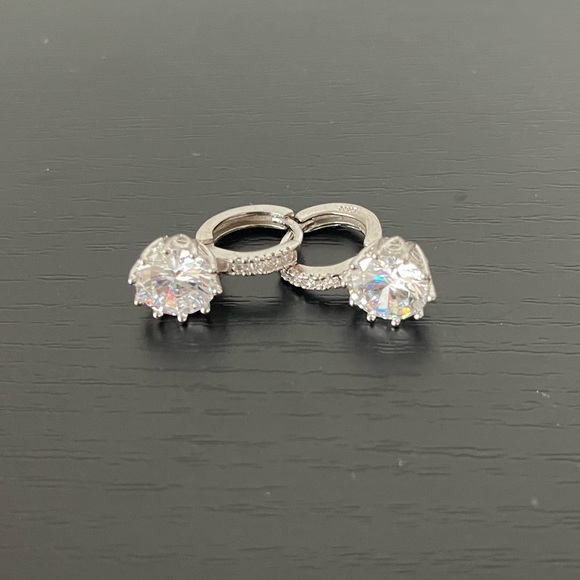 Clear stone drop earrings w/smaller clear stones set tone diamond like - Picture 8 of 11